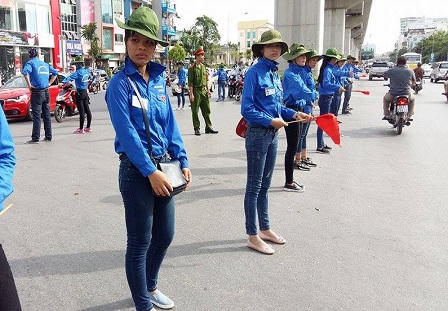 Mồ hôi rơi của những người ẩn mặt